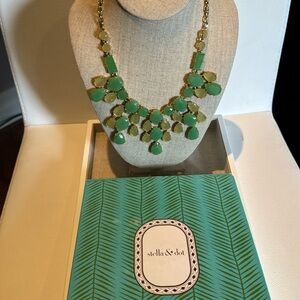 Stella & Dot Necklace Green\Gold gemstone necklace